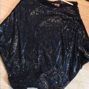 Tory Burch Sequin Poncho Top
HOLIDAY TOP!!!!!!!!!!Gorgeous quality!!